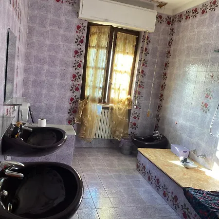 Zona Pirri Casa Notte A בית הארחה